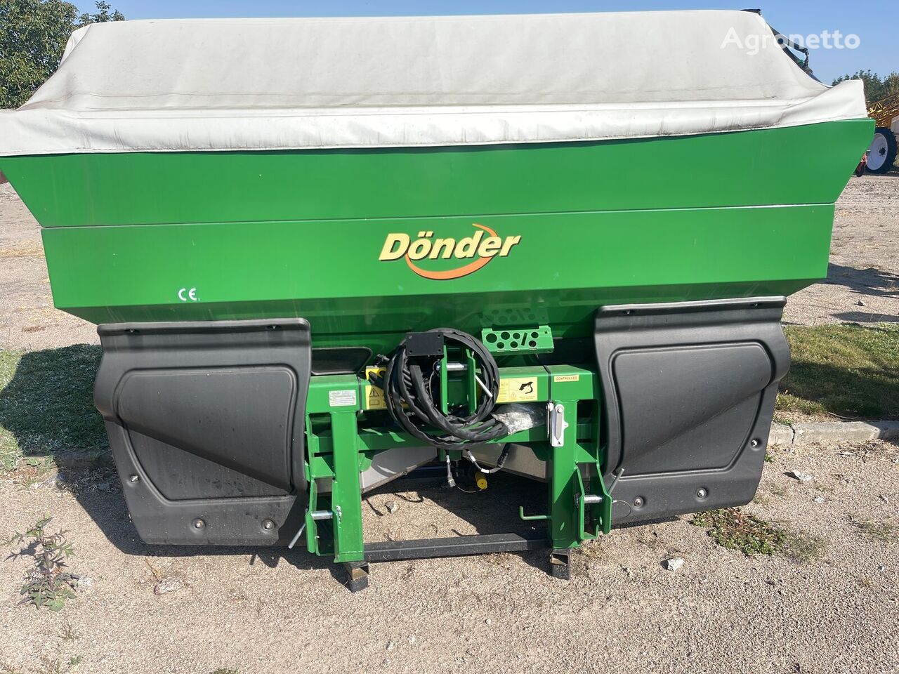new Donder CGSA 900 mounted fertilizer spreader
