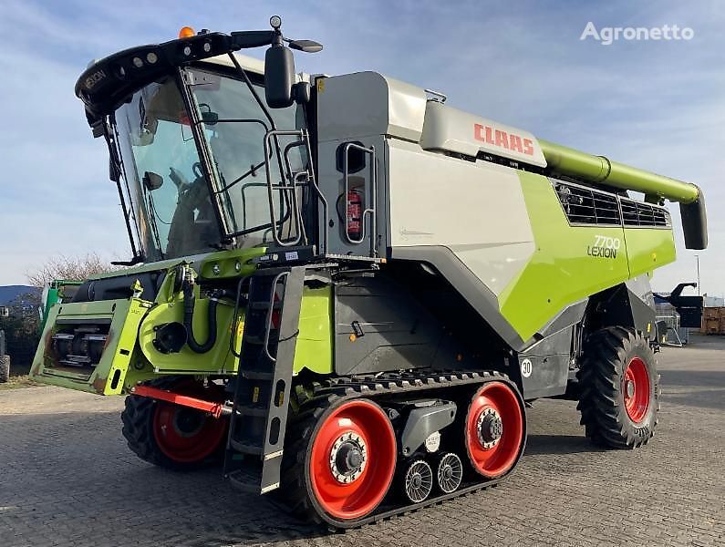 Claas LEXION 7700 TT grain harvester