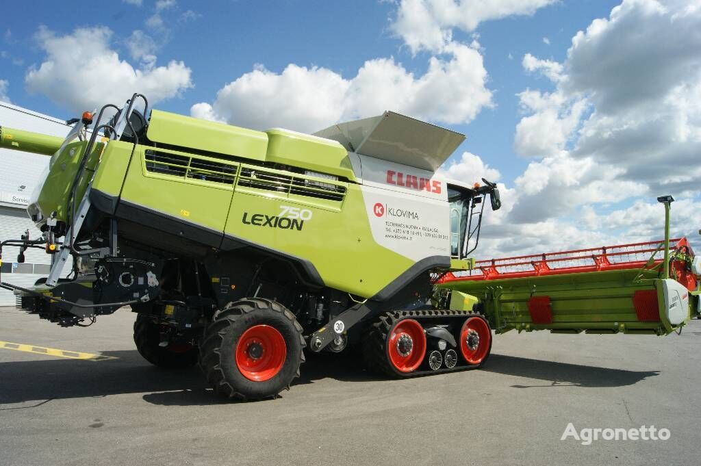 Claas Lexion 750 TT grain harvester