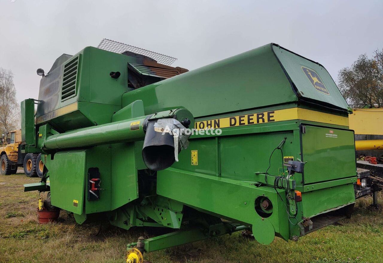 John Deere 1177 grain harvester for parts