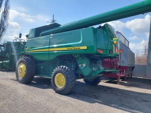 John Deere 9670 STS grain harvester