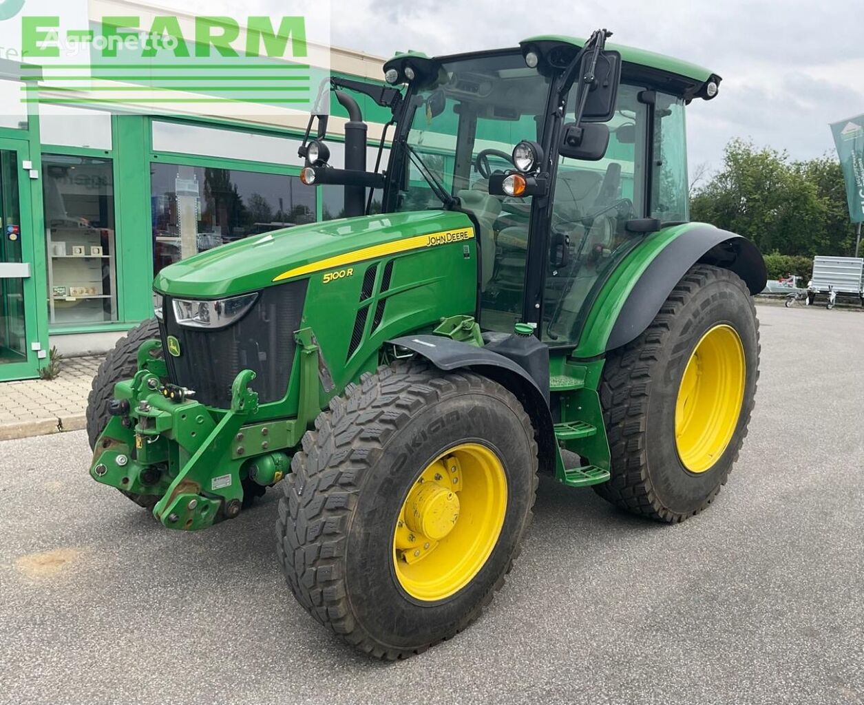 5100R wheel tractor