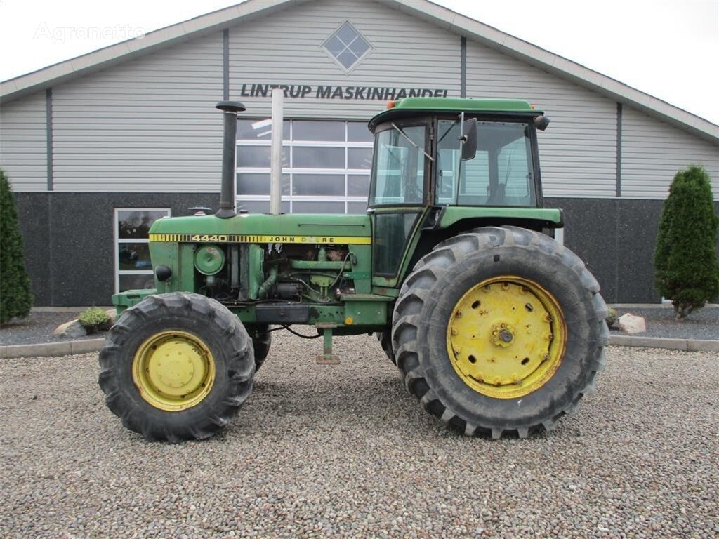 John Deere 4430  wheel tractor